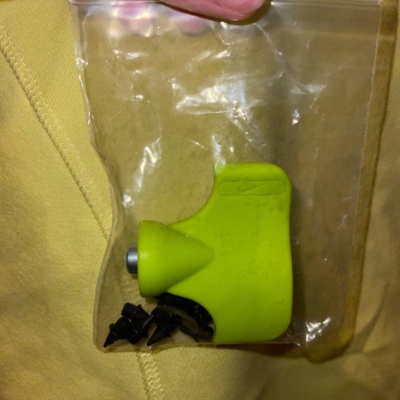 Track shoes, spikes and bag - Picture 7 of 7